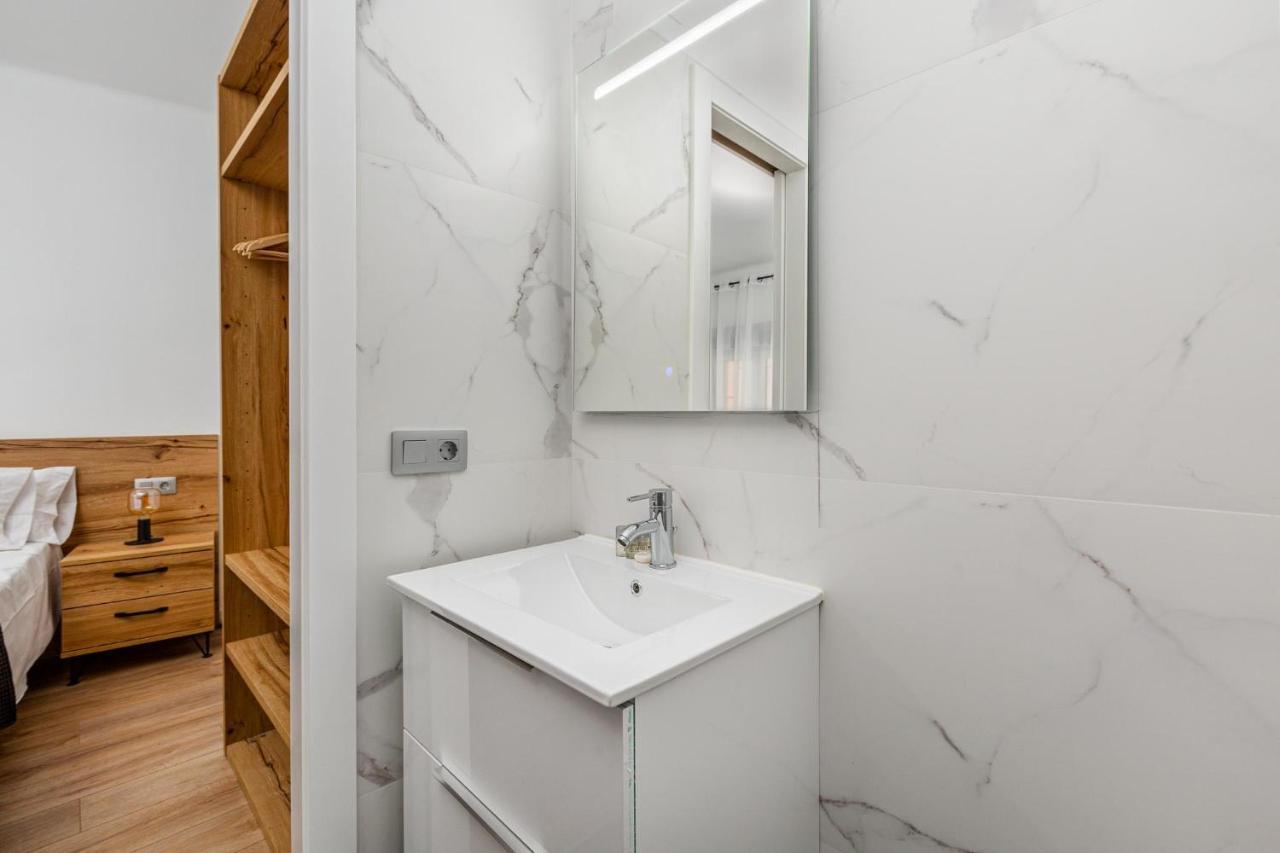 Simply Stunning - Hidden Gem, Heart Of Poble Sec Apartman Barcelona Kültér fotó