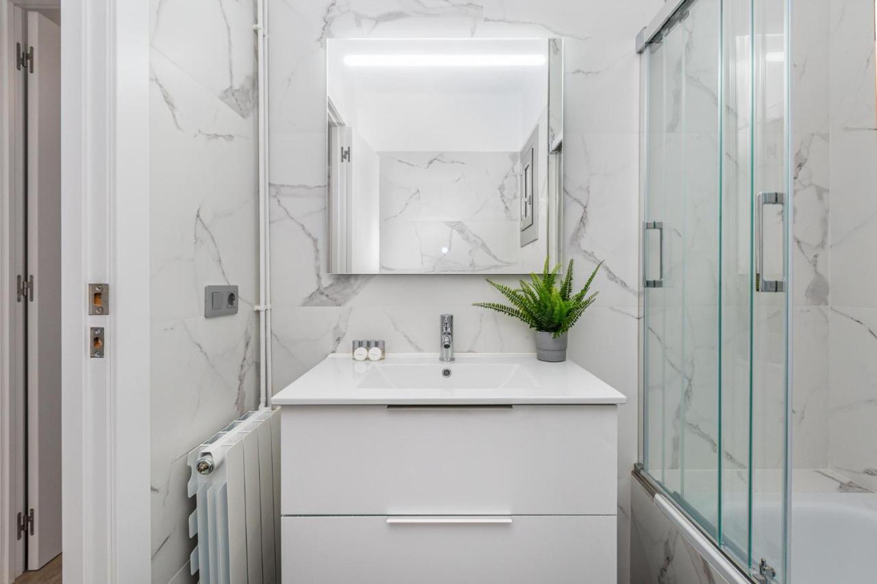 Simply Stunning - Hidden Gem, Heart Of Poble Sec Apartman Barcelona Kültér fotó